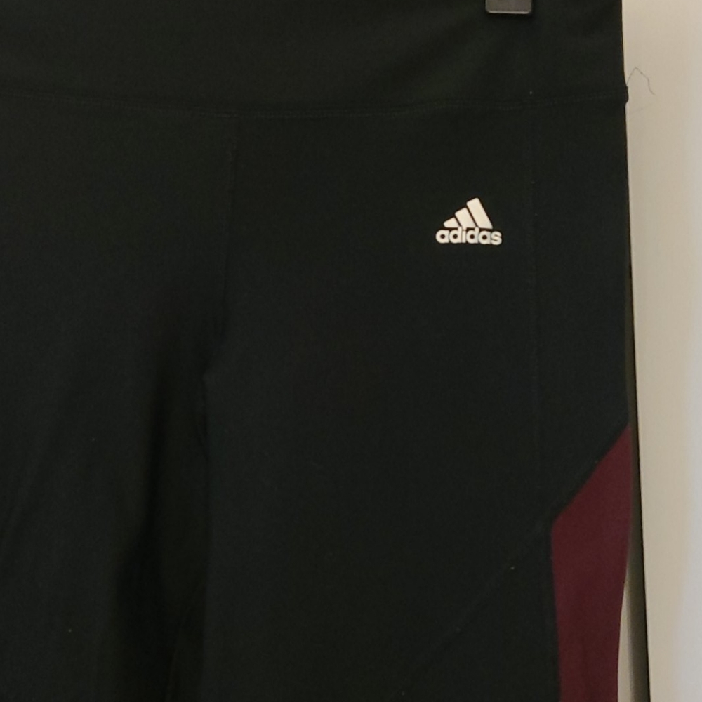 Adidas Cropped Legging w Maroon Detail